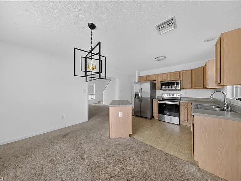 250 Leawood Cir — Photo 6