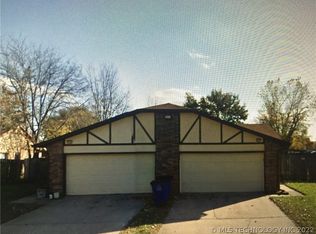 9760/9762 E 33rd St S, Tulsa, OK 74146