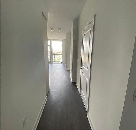 5th image of 75 Oneida Cres #901