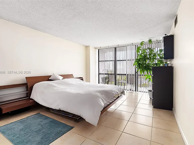 800 Parkview Dr #901 — Photo 22