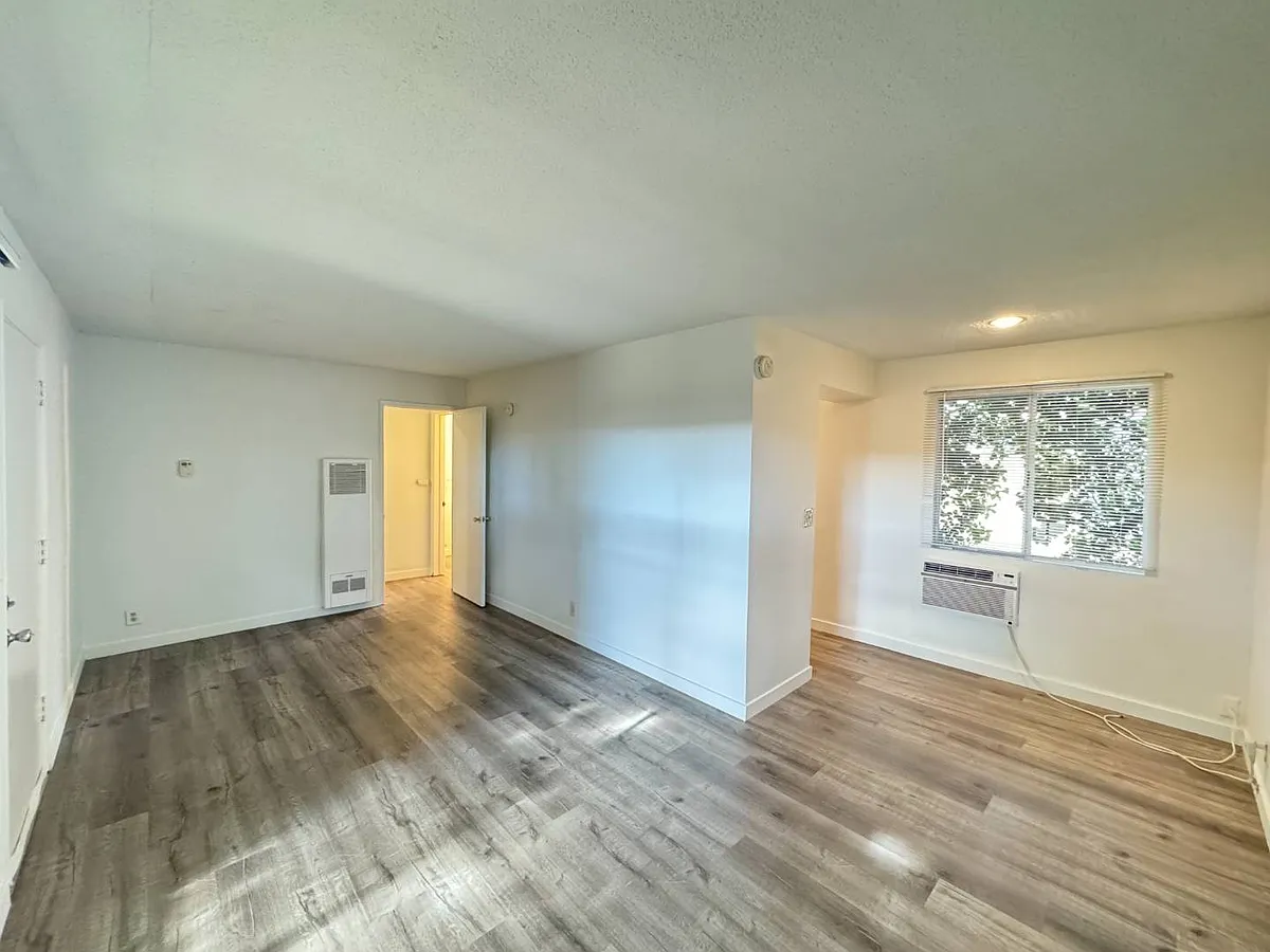 Building Photo - 417 S Baldwin Ave #D