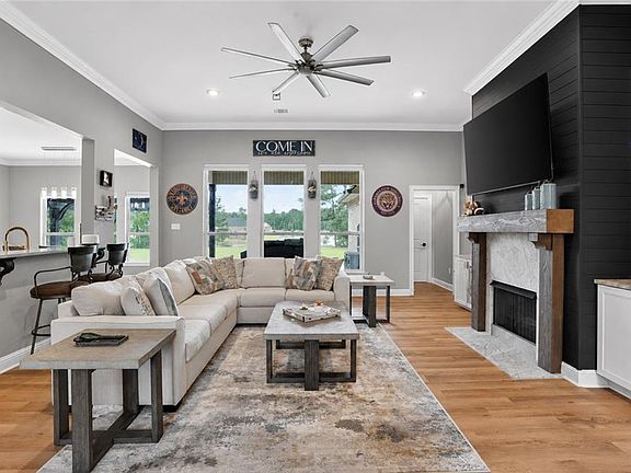 4th image of 426 Long Lake Dr