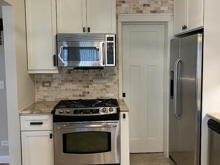 218 Hawthorne Ct — Photo 4