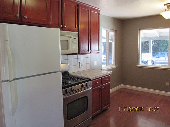 3rd image of 186 Claremont Dr