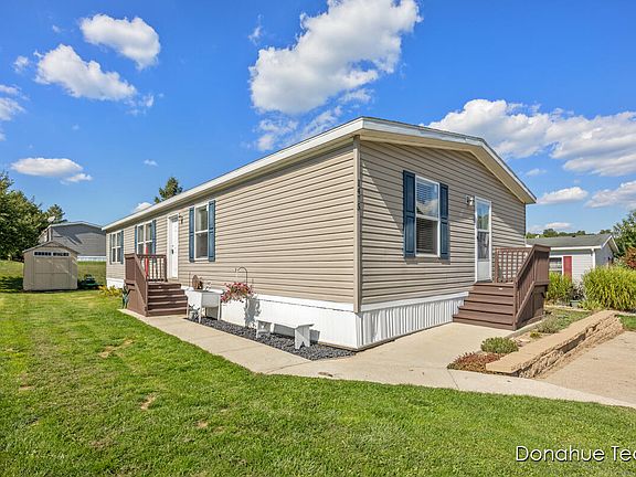 2nd image of 1475 Red Oak Ln NE