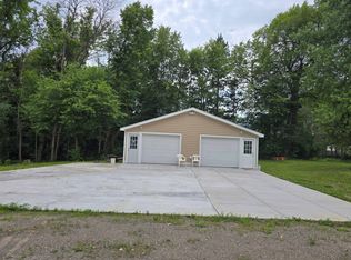 7749 Pioneer Rd, Wyoming, MN 55092