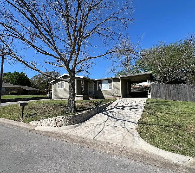 1106 Foster Ln