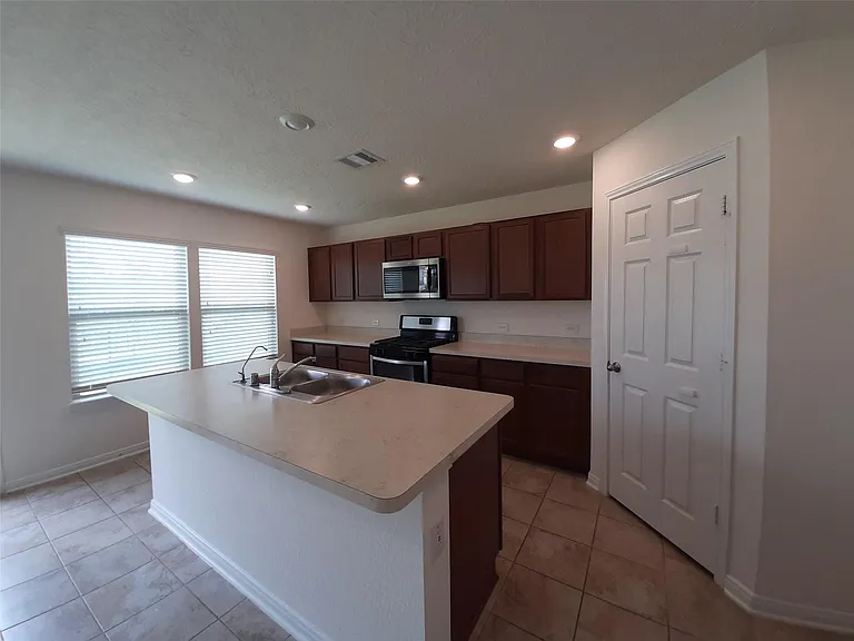 4834 Lucky Fawn Ln — Photo 6