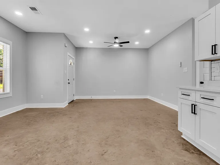 2132 Lyon Ave — Photo 8