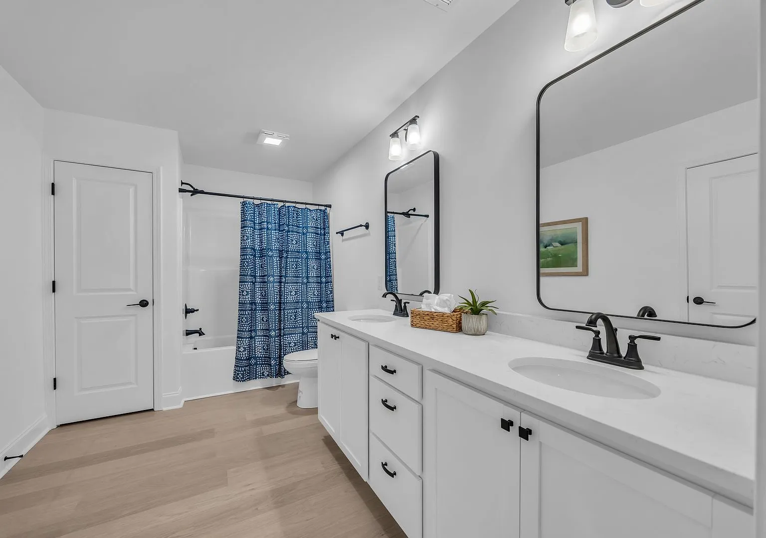 Spacious & Sunlit Daisy Floor Plan | Dual Suites + Oversized Bonus Loft in James Creek — Photo 4