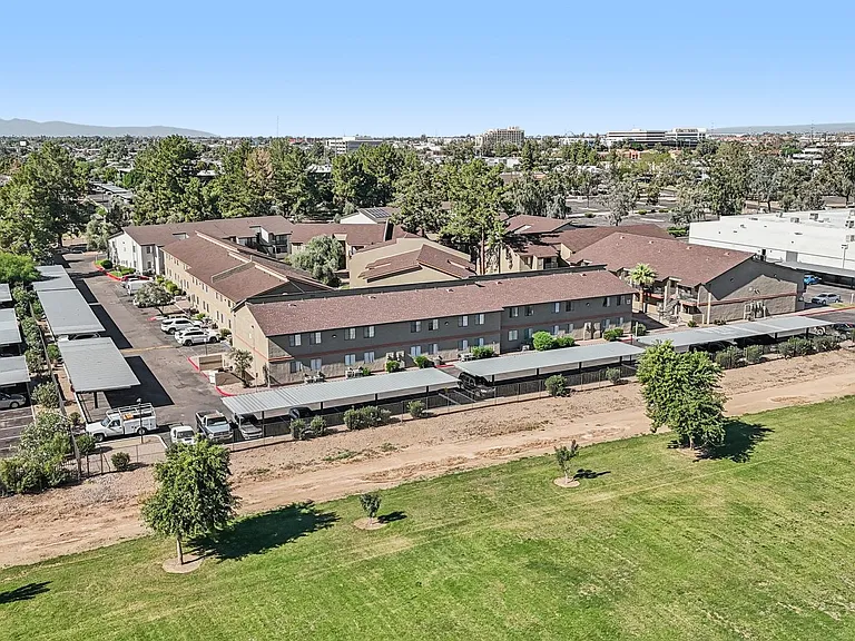 Tesoro Apartments — Photo 30