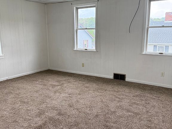 4th image of 305 Klondike Dr