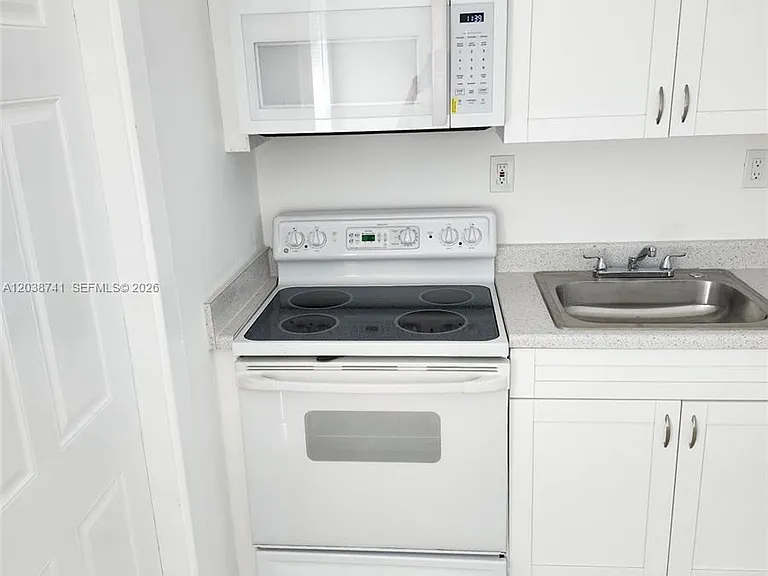 726 21st St #3 — Photo 2