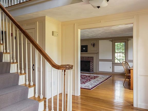 5th image of 5 Carriage House Ln