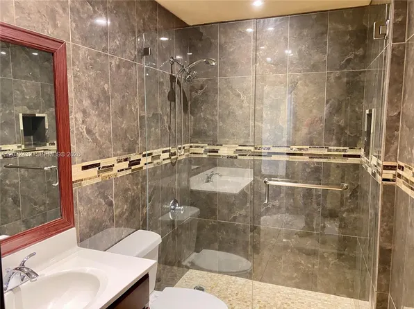 8800 NW 107th Ct Unit 110, Doral, FL 33178