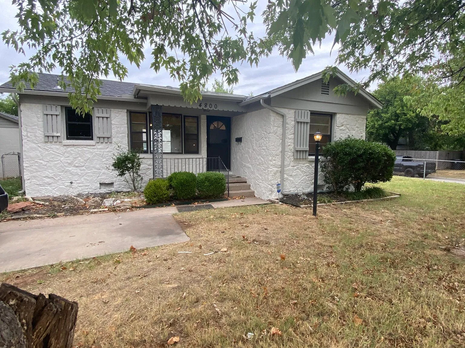 4800 N Rockwell Ave — Photo 3