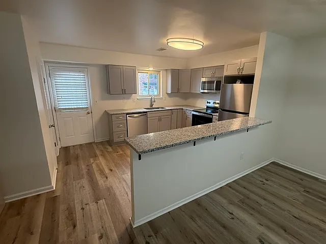 3 bed, 2.5 bath, 1300 sqft, $2,950 — Photo 3