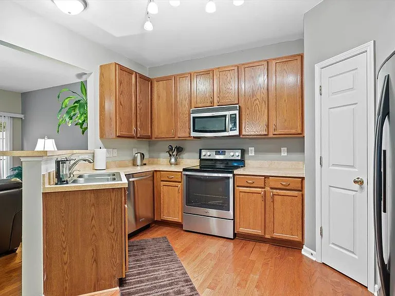 322 Anterbury Dr — Photo 6
