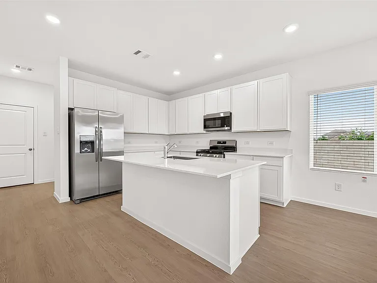 2226 Salinas Dr — Photo 8