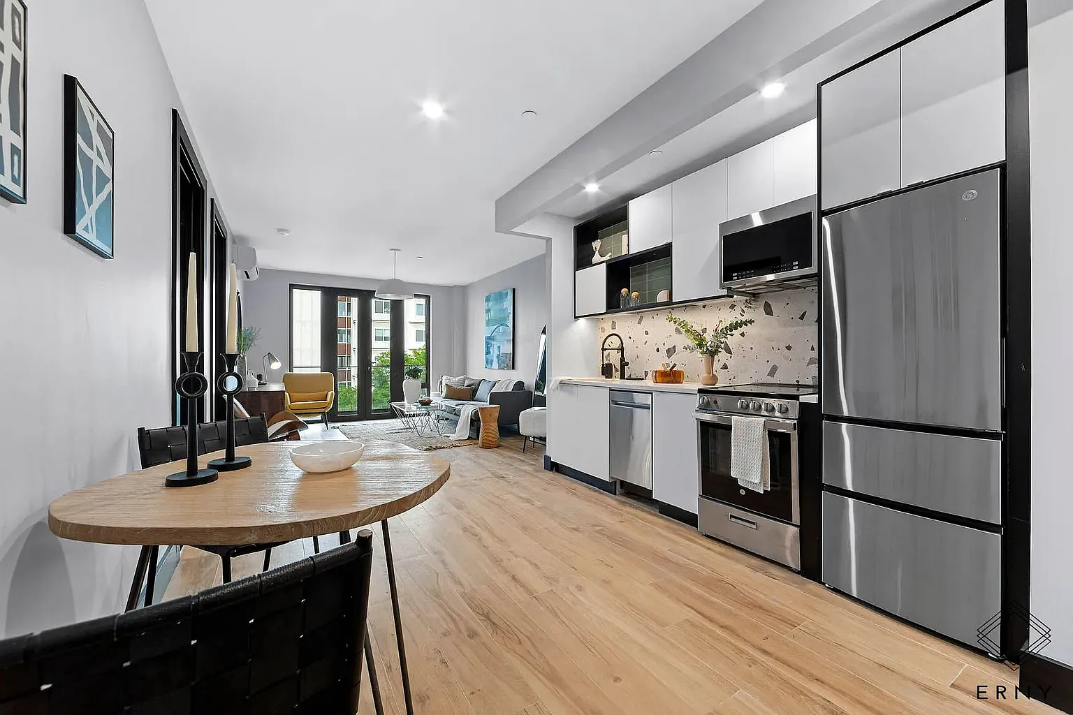828 New York Avenue — Photo 1