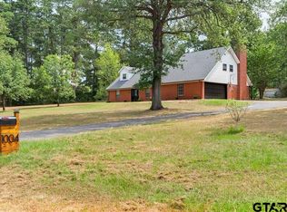 1004 Sunset Dr, Daingerfield, TX 75638