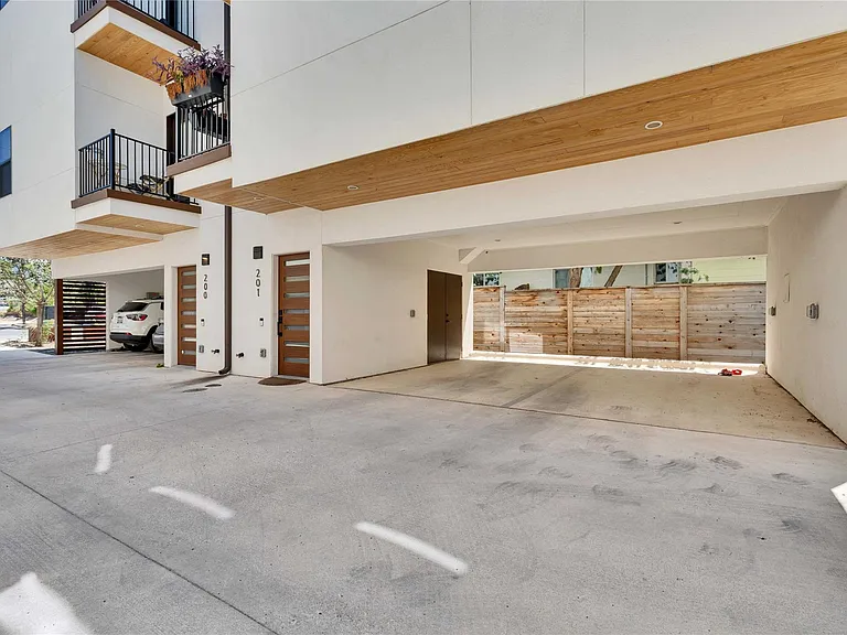 1128 Chicon St #201 — Photo 29