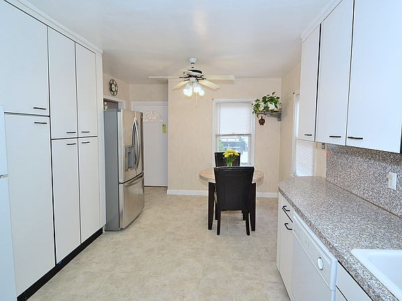 3rd image of 71 Lincoln Ave
