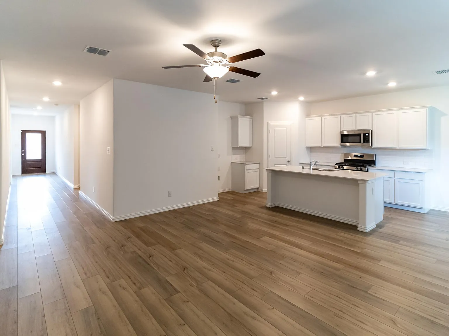 4 bed, 1838 sqft, $2,350 — Photo 4
