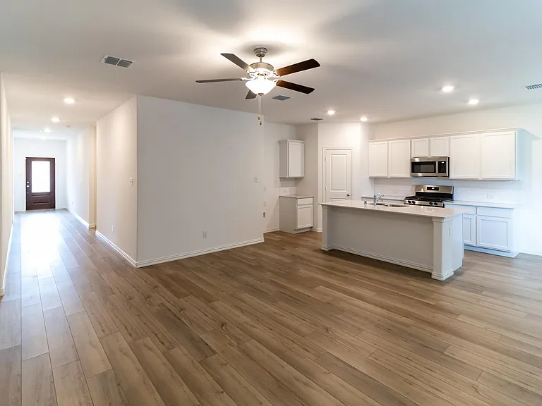 1837 Lake Grove Dr — Photo 3