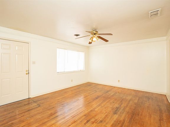 4th image of 811 E Birdsong St