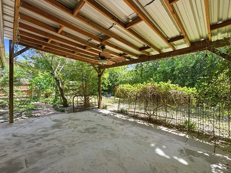 1114 Churing Dr — Photo 37