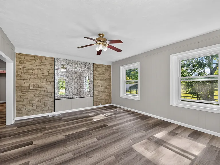 904 Locust Corner Rd — Photo 18