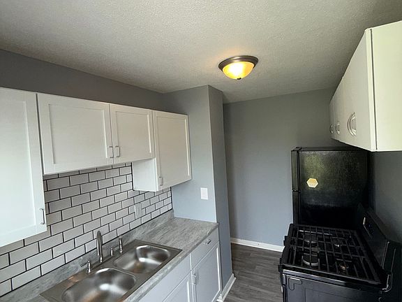 2nd image of 638 S Woodlawn Blvd