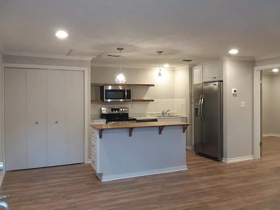2503 Duval St — Photo 2
