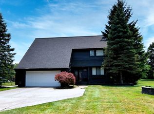 31900 Arthur Rd, Solon, OH 44139