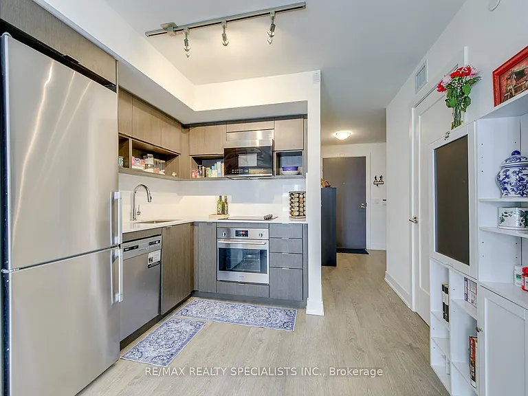 9 Mabelle Ave #2621 — Photo 11