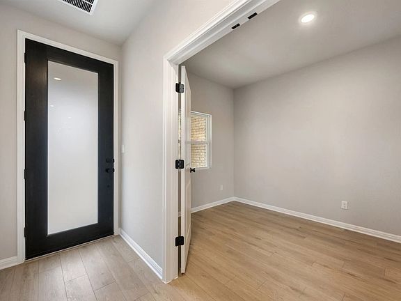 1800 Davee Place Interior Image 5