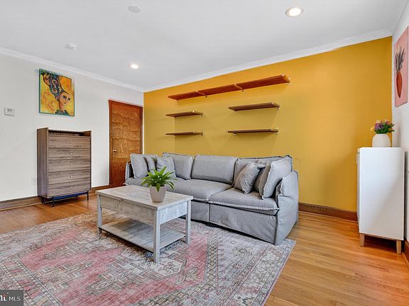 3rd image of 4004 8th St NE APT 4