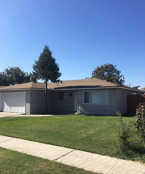 3851 N Renn Ave — Photo 1