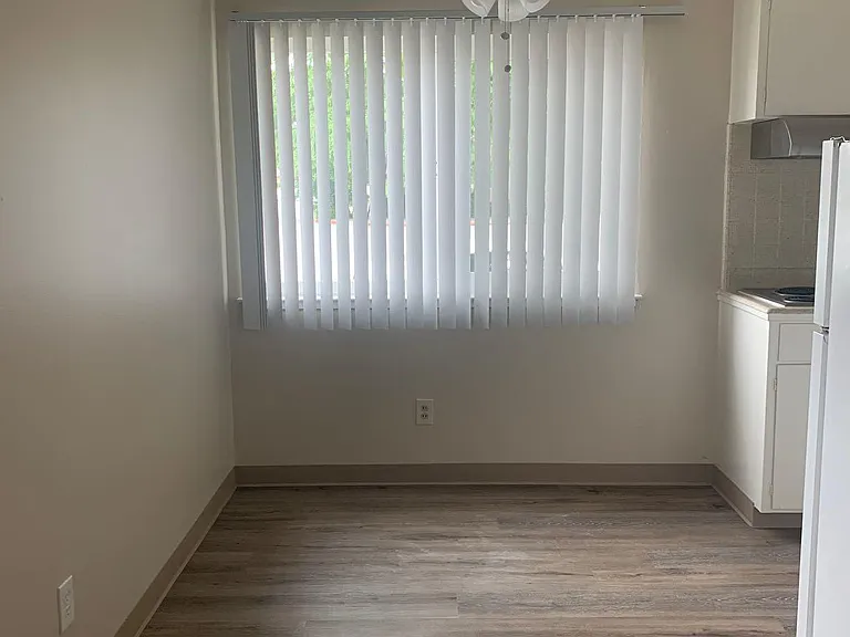3915 Hamilton Ave — Photo 5