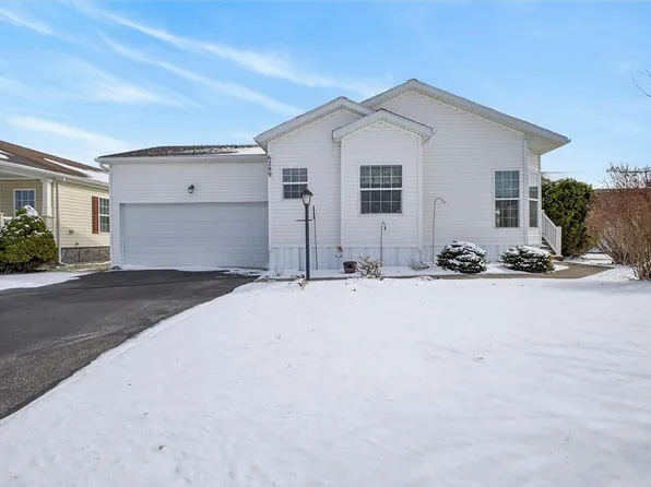 6289 Lambert St, Victor, NY 14564