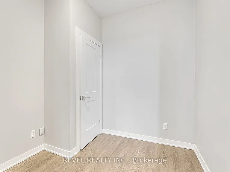 657 Barton St E #302 — Photo 21
