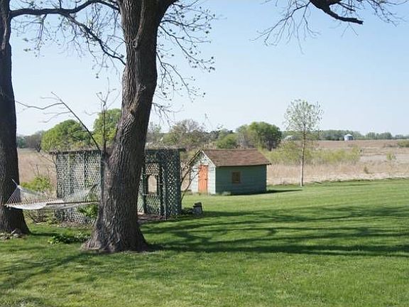 Quiet Yard W/ River Views