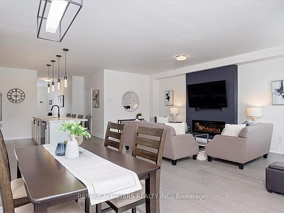 4th image of 2105 Wilson St