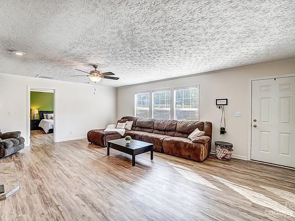 3rd image of 212 Winding Cedar Dr