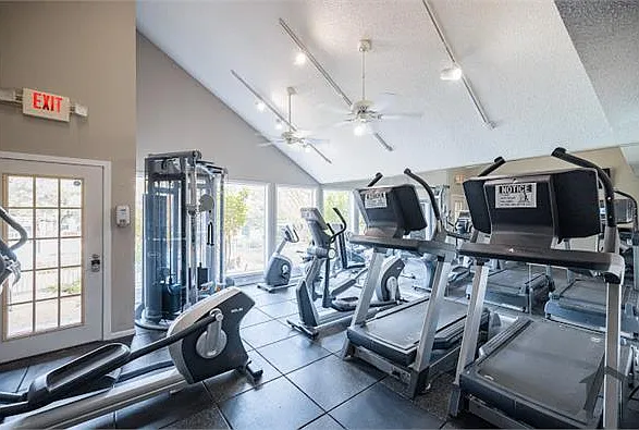 1 bed, 553 sqft, $999 — Photo 4