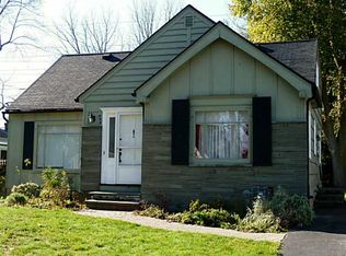 945 S Grosvenor Rd, Rochester, NY 14618