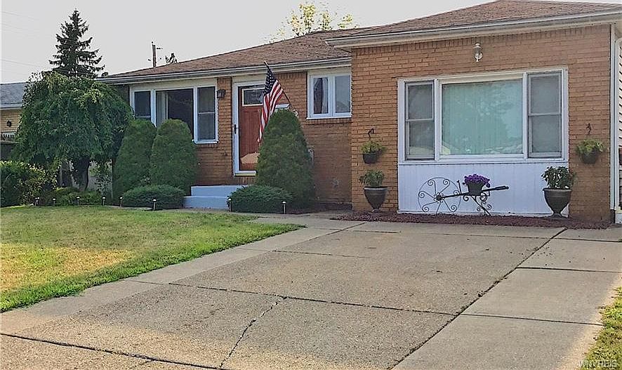 1st image of 12 Birchwood Dr