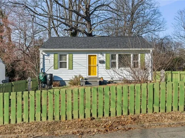 215 W Brookline St, Winston Salem, NC 27127