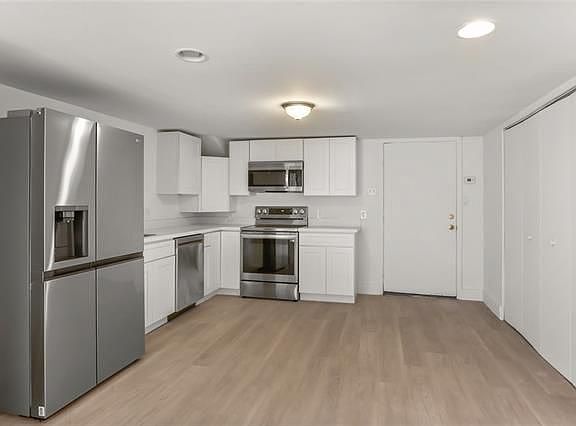 4th image of 2830 1/2 Jefferson Ave